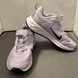 Nike Kids' Light Purple Sneakers size 1Y